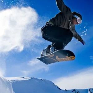 Viaje y vacaciones de Ski en Argentina. Snowboarder en Bariloche