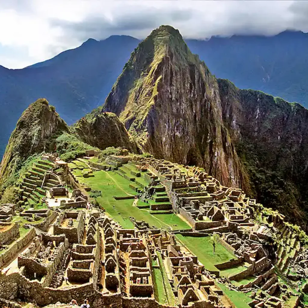 Panoramablick auf die Ruinen von Macchu Picchu