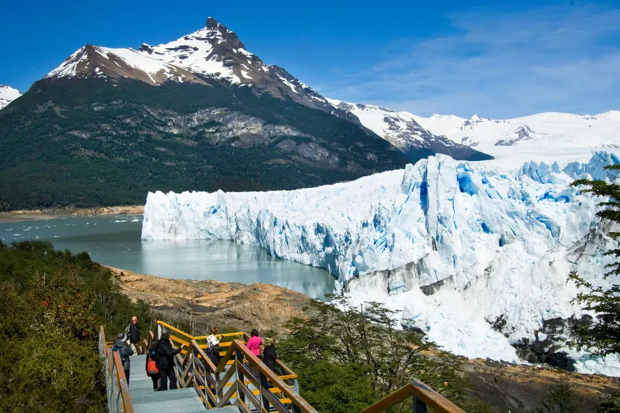 <span>Día 11<p>El Calafate: Parque Nacional Los Glaciares (Día completo en servicio regular)</p></span>